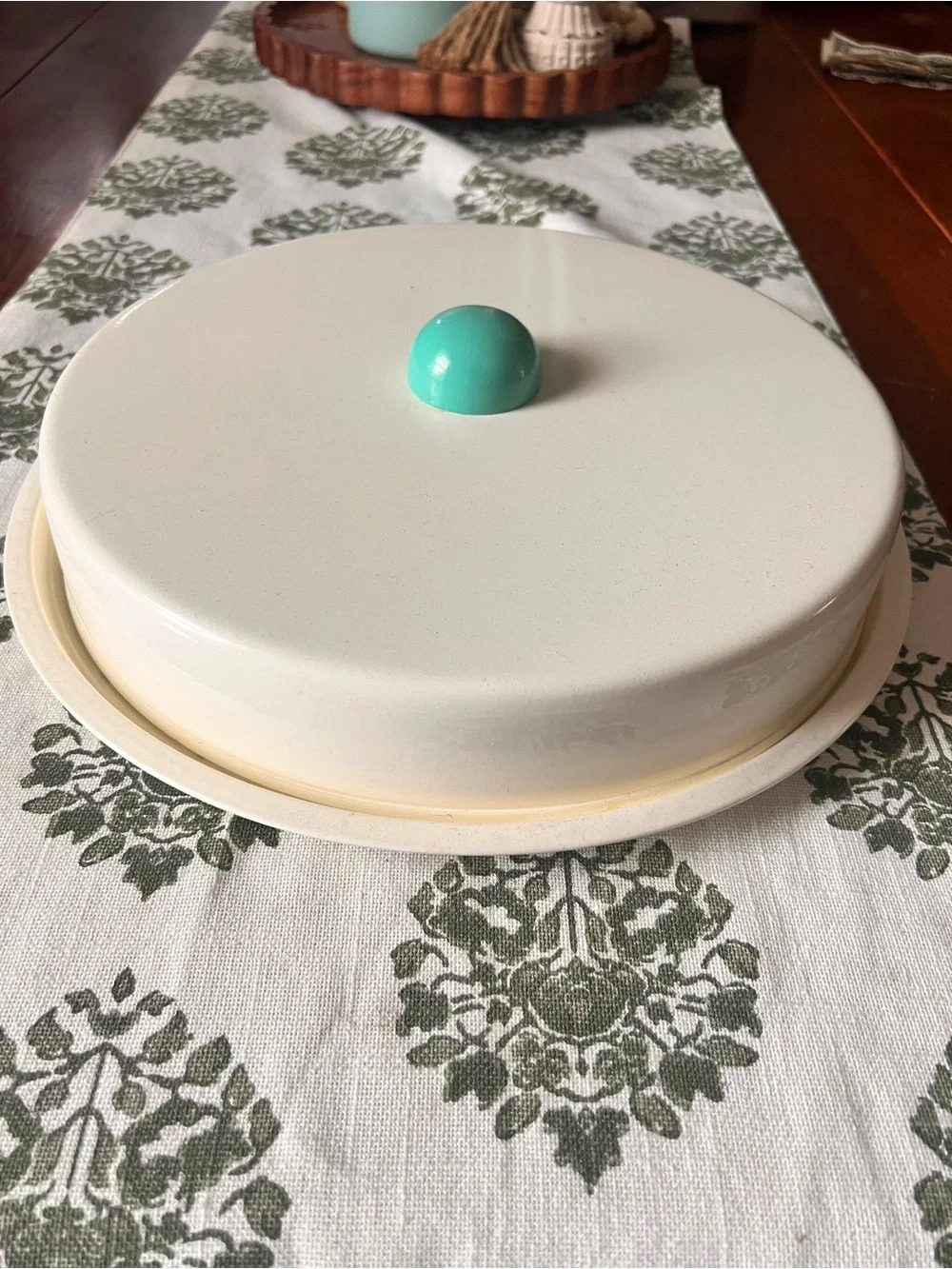 Retro Vintage Style Cake and Pie Holder